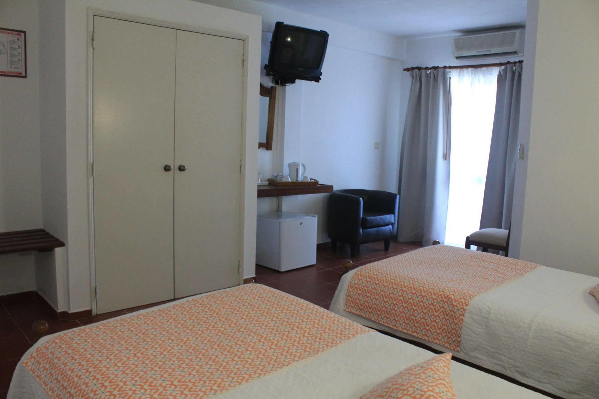 Manta Guest Bed & Breakfast Manta Rota Exterior photo